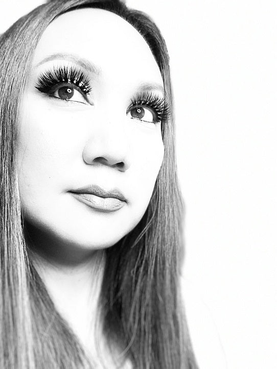 woman wearing bold magnetic lashes