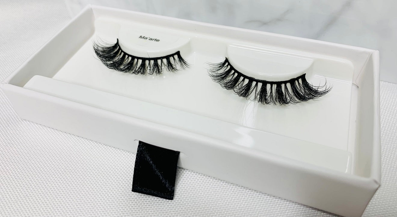 dramatic strip lashes front view
