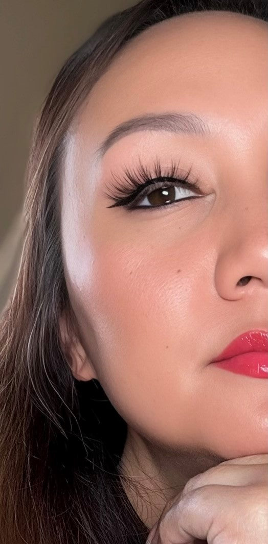 woman wearing flirty magnetic lashes