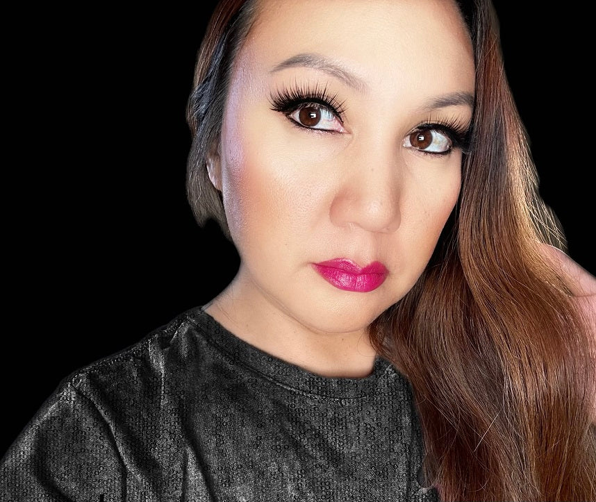 woman wearing pretty magnetic lashes