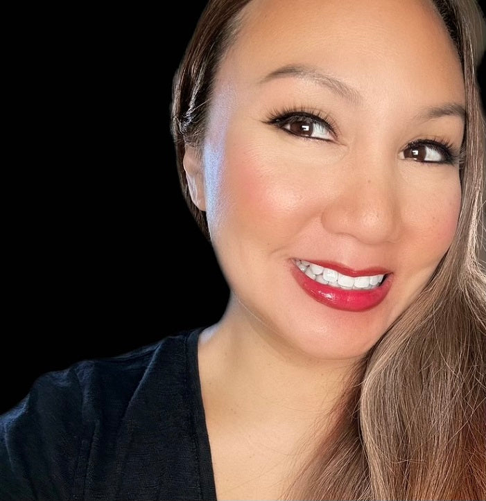 woman wearing short and simple strip lashes