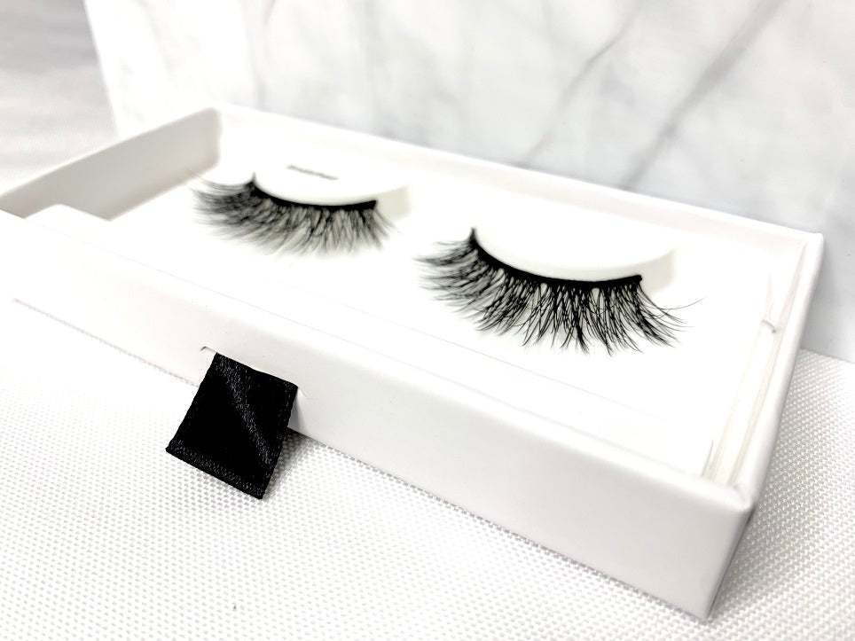 medium length magnetic lashes side view