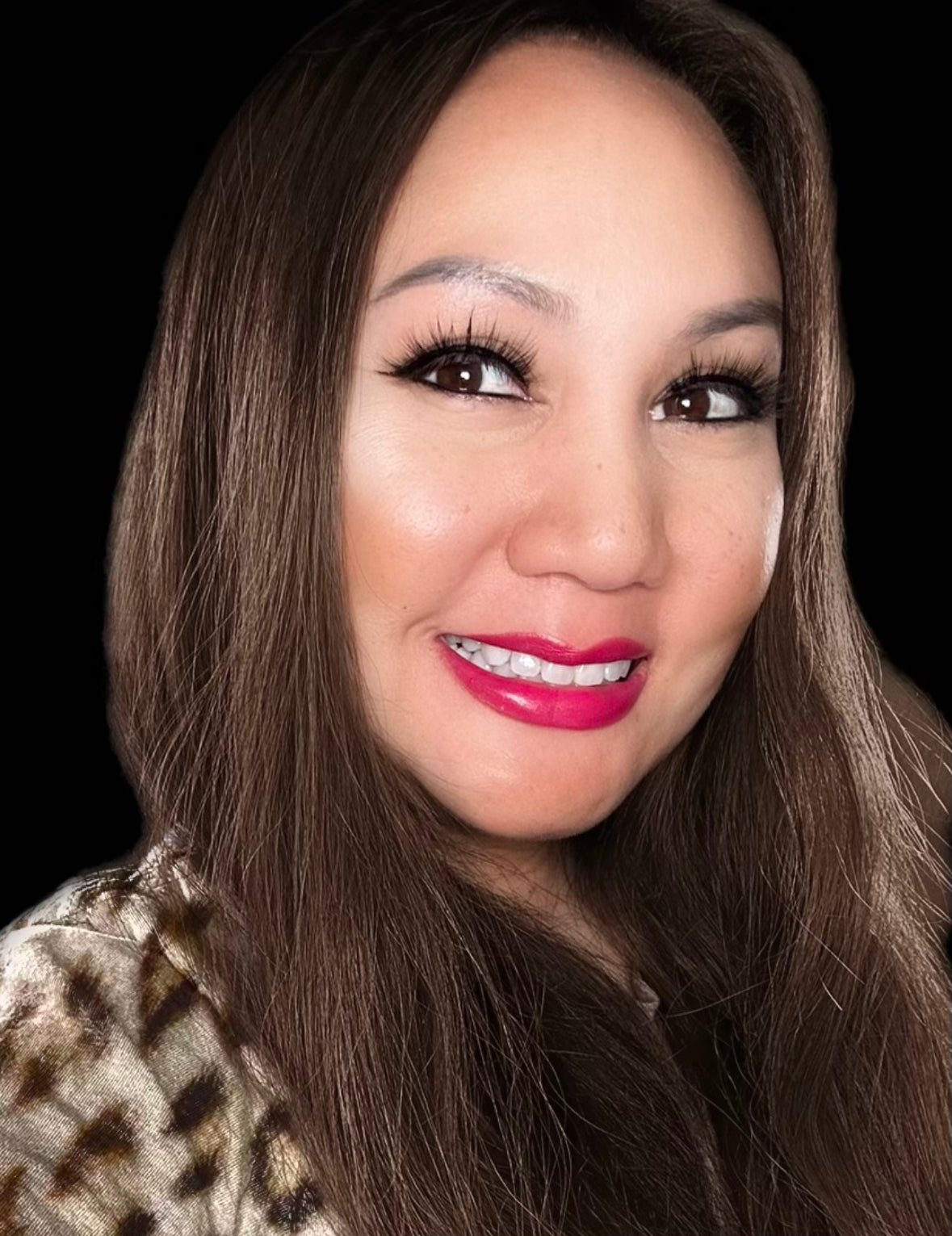 woman wearing wispie magnetic lashes