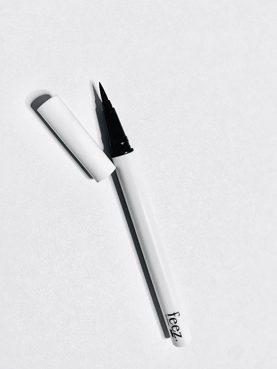 white lash pen liner